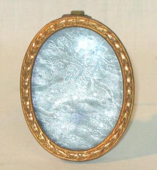 Small Gilded Bronze Oval Pictures Frame.